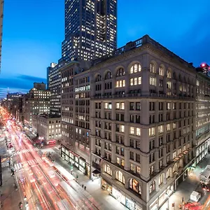 U Fifth Avenue, Empire State Building *** New York